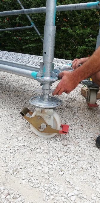 Chef monteur d'échafaudage roulant