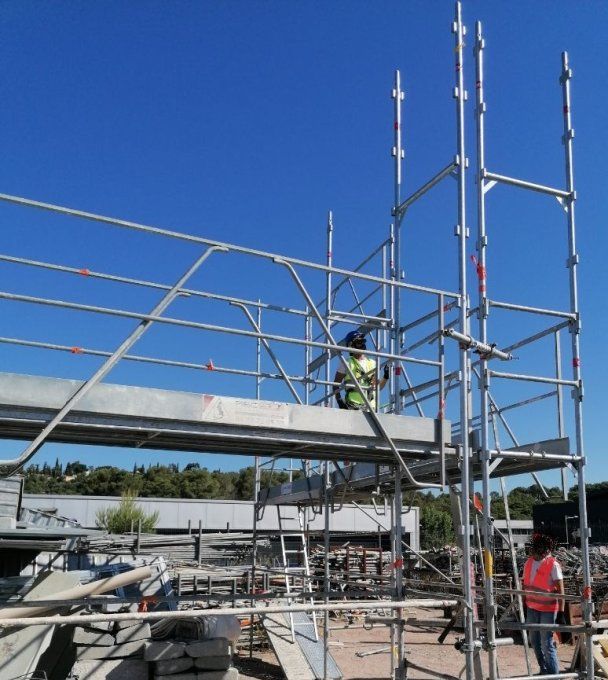 Utilisateur d'échafaudage roulant